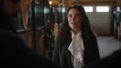 This whole place,
it's... beautiful. - Unwrapping Christmas: Mia's Prince