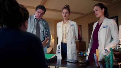 This woman has given us
a false name and admitted - Chicago Med