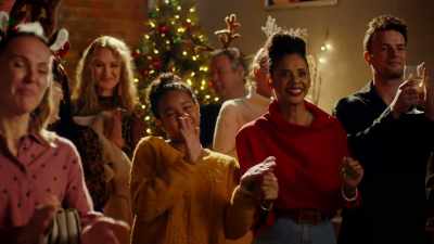 ♪ This year he's gonna
use the door ♪ - Six Degrees of Santa