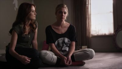 This is your room. - Pretty Little Liars