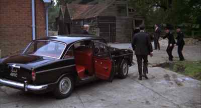 - Thomas, stand by. Have you seen him?
- In there, sir. - Scream and Scream Again