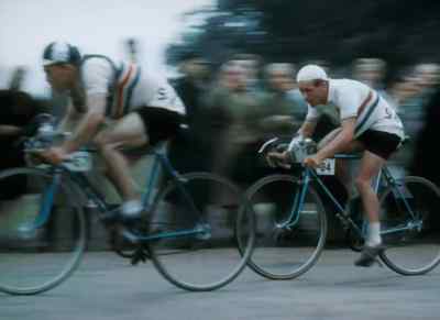 Thomas still leads, going strongly
as they reach the last few miles. - XIVth Olympiad: The Glory of Sport