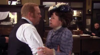 Thomas! Thomas, come quickly!
Margaret? What's happened? - Murdoch Mysteries