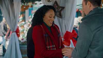 Those are cold.
[chuckling] - Scouting for Christmas