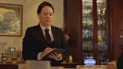 Those are dessert bowls. - Butlers in Love