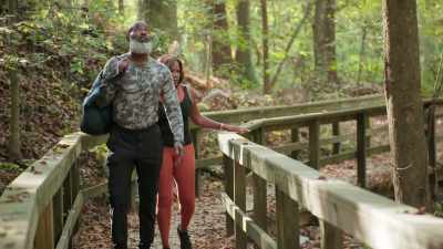 -Those big old leaves are everywhere.
-[Willie] Mm-hmm. - The Later Daters
