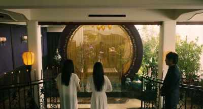 Those who can really see
have no need of props. - The Confidence Man JP - The Movie -