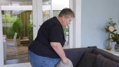 Those cushions don't look right. - Selling Houses Australia