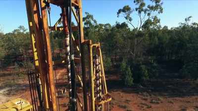Those hoses...they're perished. - Outback Opal Hunters
