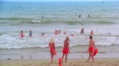 THOSE KIDS ARE PRETTY FAST. - Baywatch
