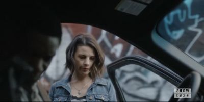 Those men know you? - Travelers