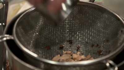 Those untoasted chips,
they'll give you that more
mild vanilla note. - Moonshiners: Master Distiller