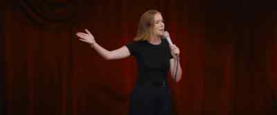 Those women go
their separate ways - Hannah Einbinder: Everything Must Go
