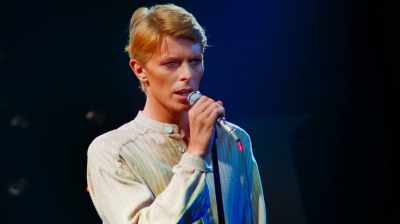 ♪ Though nothing,
can drive them away ♪ - Moonage Daydream