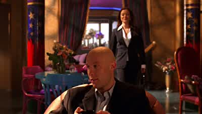 Thought you wanted to meet somewhere private. - Smallville
