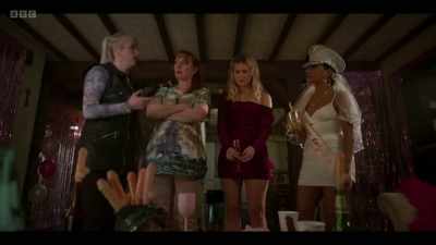 Three adult women can't
make a Bluetooth connection? - Henpocalypse!