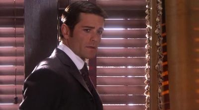 Three floors up. - Murdoch Mysteries