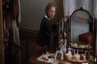- Three, four, five, six, seven.
- What is it, Jill? - Shoot the Moon