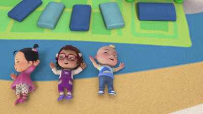 ♪ Three in the bed
And the little one said ♪ - CoComelon Lane