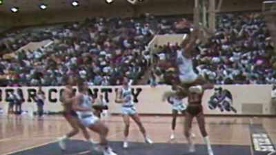 Three-on-one break.
Parish to Pippen. - The Last Dance