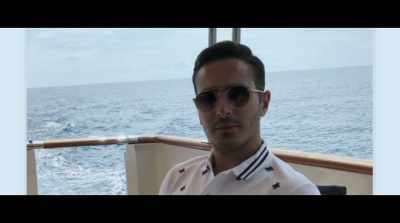 [thrilling music playing] - The Tinder Swindler