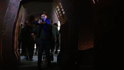 Through here. Through here. Go, go, go. - Supergirl