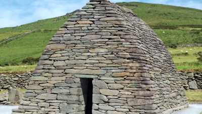 Through the small window
And hits the small side chamber, - Secrets of the Underground
