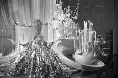 ♪ THROUGHOUT THE WORLD
YOU'LL FIND ♪ - The Great Ziegfeld