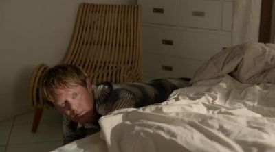 -(THUD)
-(CRIES OUT) - Death in Paradise