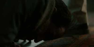 - [thud]
- [Oz grunts, coughs] - The Penguin
