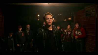 - [THUD]
- [VICTIM GRUNTS] - Young Wallander