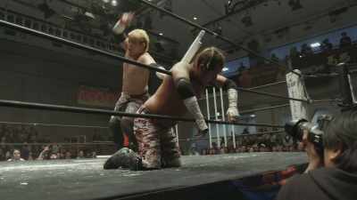 (thudding)
(cheering) - The Wrestlers