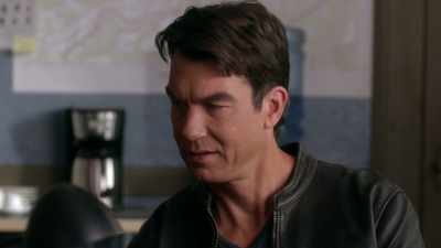 [thudding, grunting] - Carter
