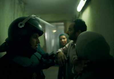 -[THUDDING]
-[OFFICER CRIES OUT] - Siege