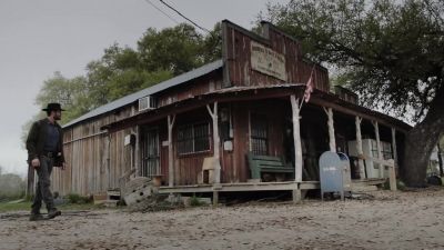 [Thumping on wood] - Fear the Walking Dead
