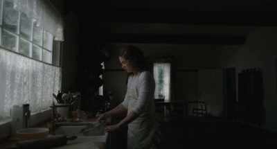 [thunder crackling] - I Am the Pretty Thing That Lives in the House