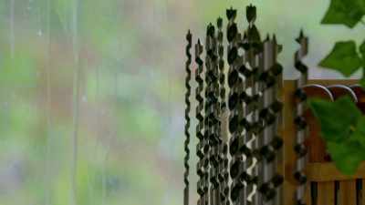 THUNDER RUMBLES, CAWING - Handmade: Britain's Best Woodworker