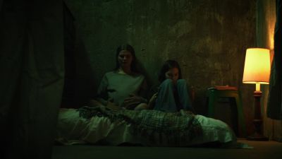 [thunder rumbling] - Girl in the Basement