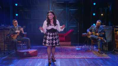 Știa cum să facă asta, - Alex Borstein: Corsets & Clown Suits