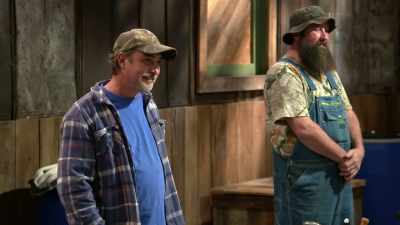 [tickle laughing] - Moonshiners: Master Distiller