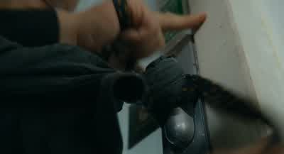 Tie it faster! - Train to Busan