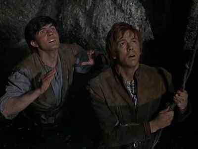 - Tie the rope end
to the cover - The Fighting Prince of Donegal