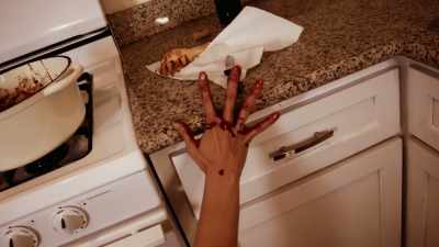 (Tiffany pants)
(suspenseful music) - Scissors