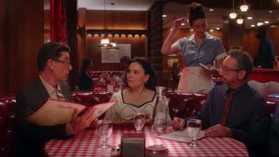 Știi, un catalan a inventat
submarinul modern. - Alex Borstein: Corsets & Clown Suits
