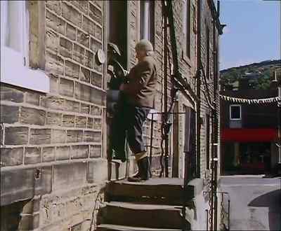 Tilt it this way. This way! - Last of the Summer Wine