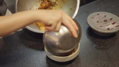 - [Tim] Yeah.
- If you were, like, - What Am I Eating? With Zooey Deschanel