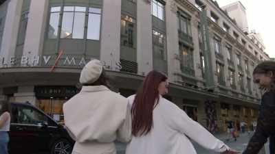 ♪ Time to break up,
tell me how you feel ♪ - Love Trip: Paris
