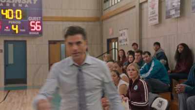 -Time. Come on. Bring it in. Bring it in.
-[buzzer sounds] - Big Shot