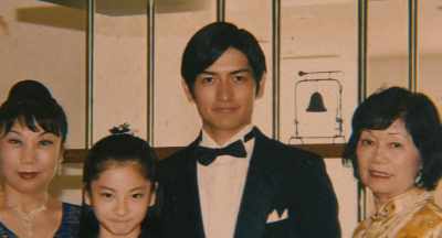 Time is cruel...
but how did this happen? - The Confidence Man JP - The Movie -