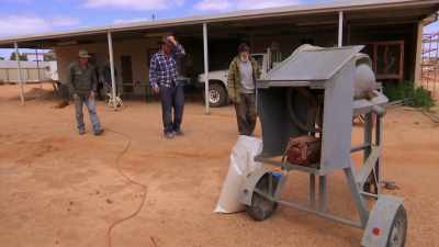 Time for Dan and Justin to learn
how to cook up some bombs. - Outback Opal Hunters